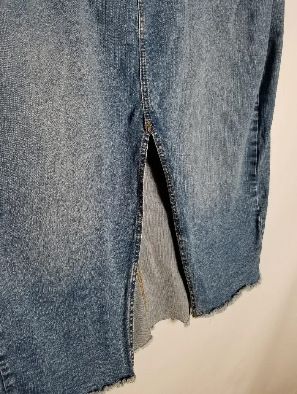 Torrid Midi Jean Skirt Women's Size 20 Blue Denim Front Slit Raw Hem Pockets